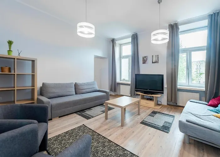 Piotrkowska-I- 75mCentral Cosy&Secure Free Parking
